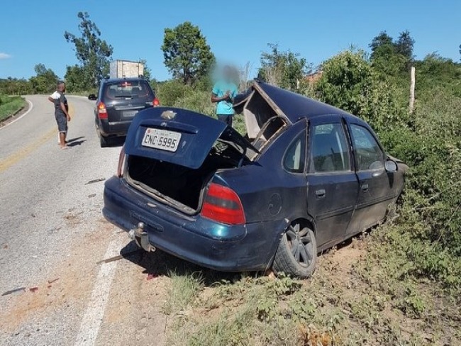 Tremedal-BA: Capotamento de carro deixa duas pessoas mortas e outra feridas