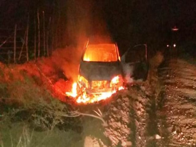 Motorista perde controle e carro pega fogo na zona rural de Cura