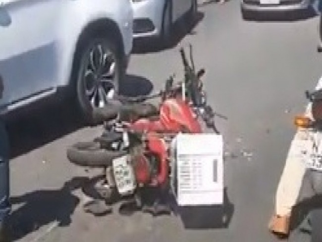 Vdeo: Motociclista fica ferido aps acidente em Porto Seco Piraj