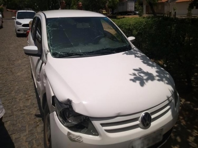 Brumado-BA: Motorista narra momento de pnico aps sobreviver a coliso entre carro que dirigia e locomotiva