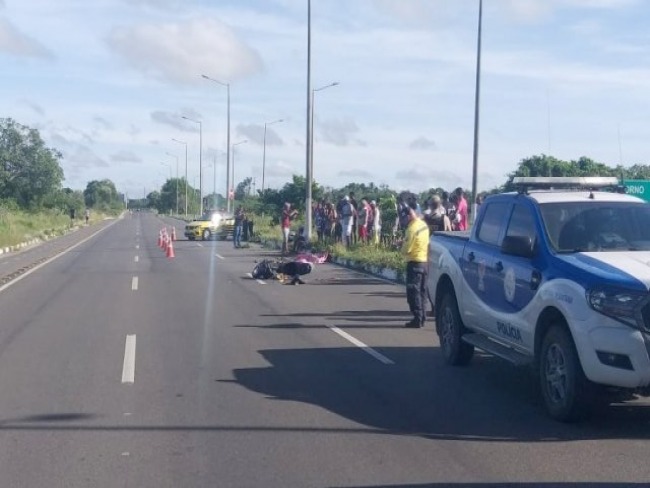 Feira de Santana: Pedreiro morre aps colidir moto em poste na Avenida Nide Cerqueira