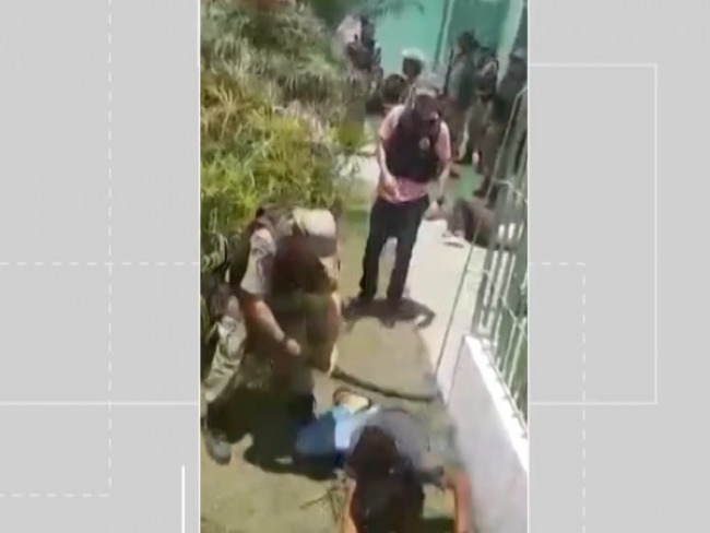 Capim Grosso: Vdeo mostra policiais agredindo homens durante confuso em frente a UPA no norte da BA