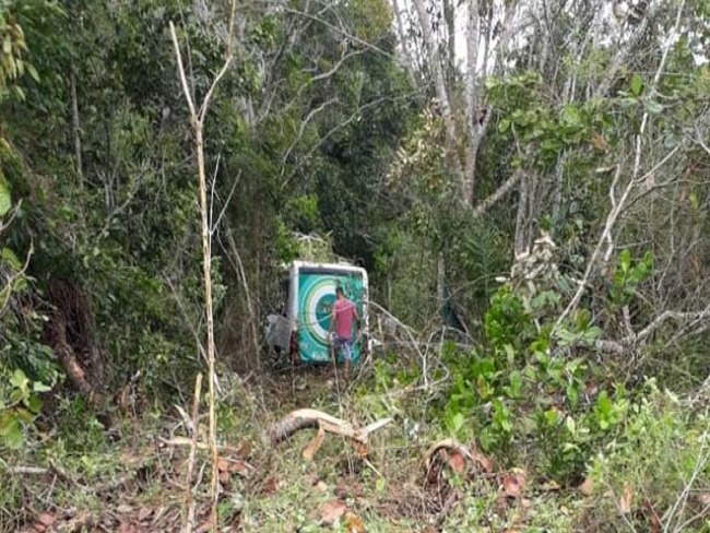 nibus bate em rvore na Bahia e deixa 15 feridos na BR-420