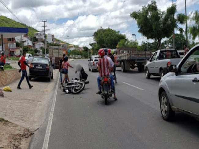 Duas motos colidem na Avenida Joo Fraga Brando, em Jacobina