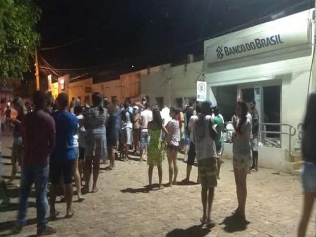 Bandidos explodem agncia do Banco do Brasil em Amrica Dourada na regio de Irec