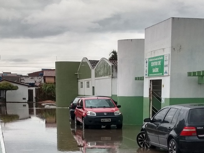 Capim Grosso: Chuva forte nesta tera-feira (04) alaga ruas e avenidas, veja vdeo