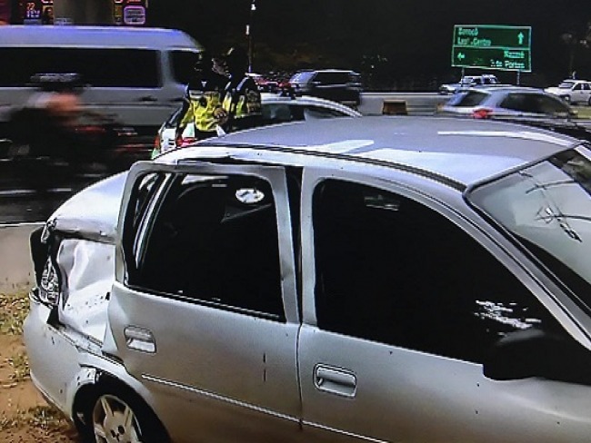 Salvador: Carro colide em pilastra e deixa duas crianas feridas