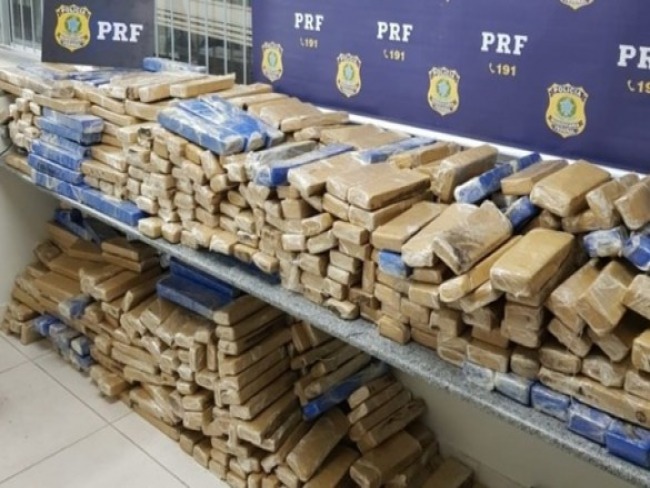 Carregamento de 800 kg de drogas que seguia para Guanambi e possivelmente para o carnaval de Carinhanha  interceptado pela PRF