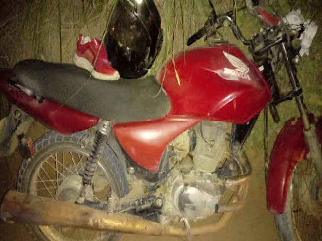 Homem fica ferido em batida entre moto e jumento na estrada que liga a Quixabeira a Jaboticaba