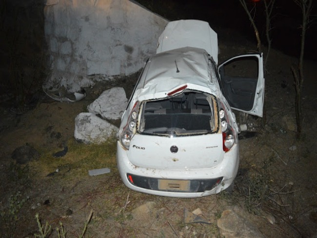 Acidente de carro entre Mairi e Angico