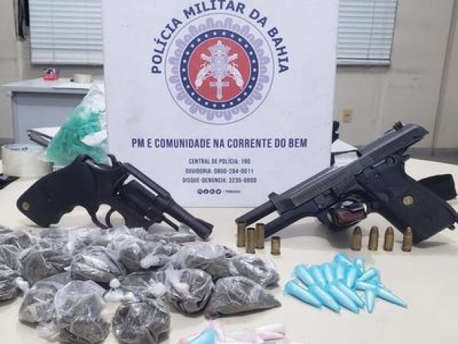 Pistola, revlver e drogas encontrados no Nordeste de Amaralina