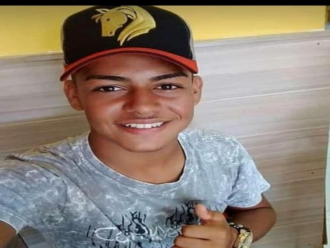 Jovem morre aps levar choque eltrico ao encostar em cerca de arame, em Irec