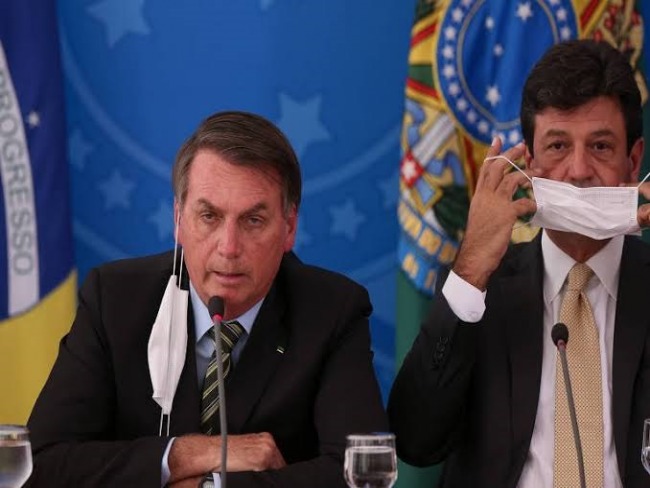 Bolsonaro ameaa, mas desiste de demitir Luiz Mandetta