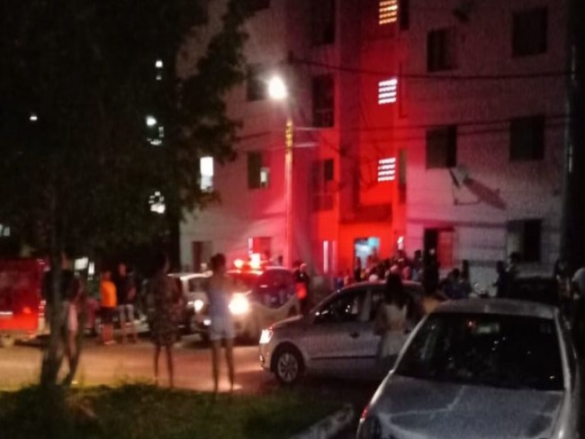 Camaari: mulher assassinada na sala do apartamento e homem na varanda do vizinho