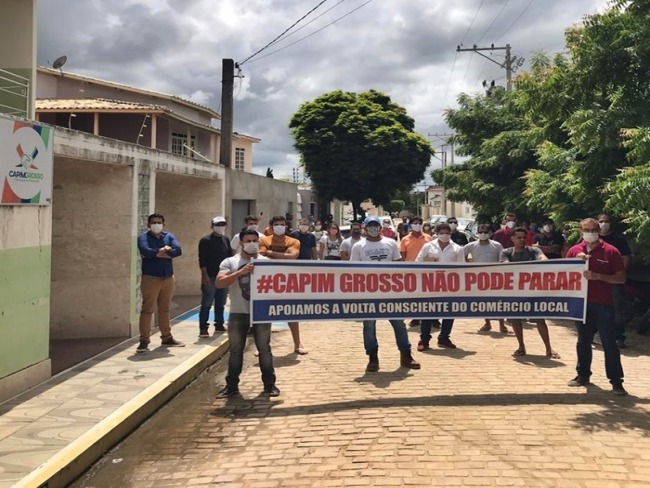 Capim Grosso: Manifestantes pedem reabertura do comrcio da cidade