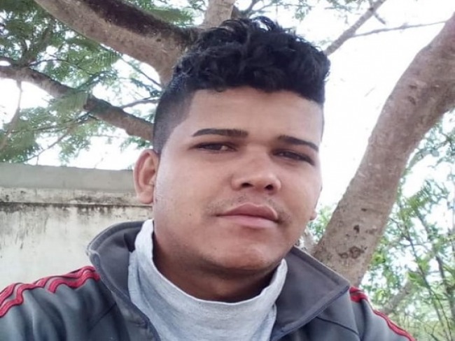 Jovem  morto a tiros na frente da me aps ter casa invadida em Valente