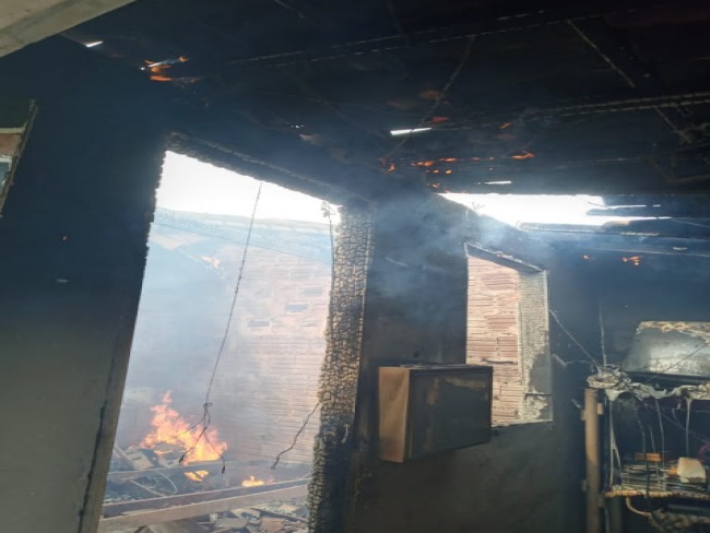 Incndio destri residncia e familiares precisaro de ajuda em Jacobina