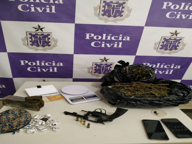 Polcia Civil prende cinco elementos com armas, drogas e munies em Jacobina