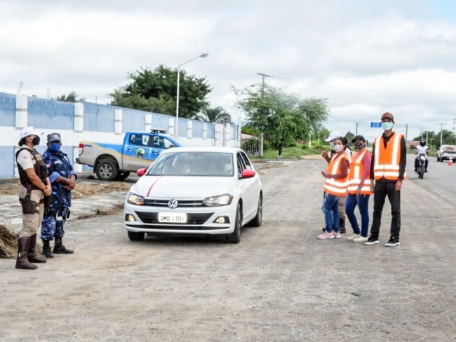 Prefeitura inicia bloqueio de entrada de veculos de outros municpios em Capim Grosso