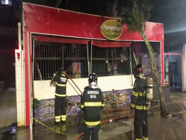 Salvador: Incndio atinge restaurante no bairro da Barra, em Salvador; veja vdeo