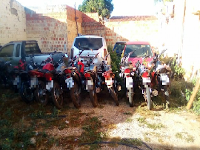 24 CIPM realiza apreenso de motocicletas durante operao de erradicao de drogas na zona rural de Mirangaba