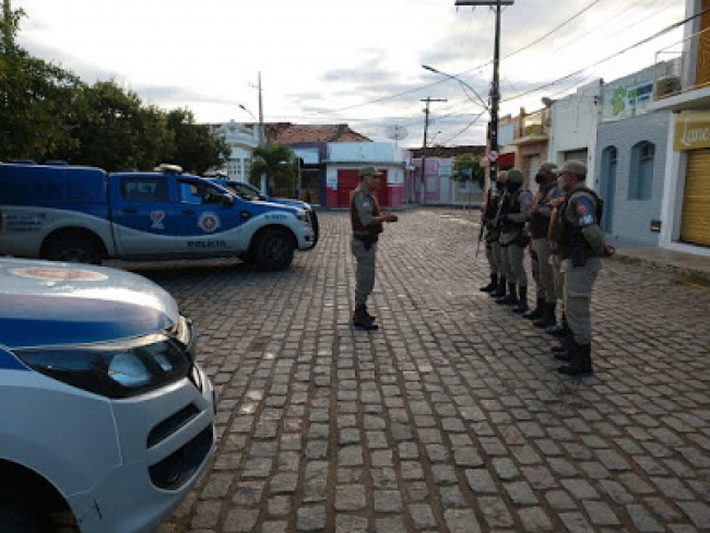 Comandante DA 24 CIPM deflagra ao e prende indivduo com mandado de priso em aberto e suspeito de envolvimento de tentativa de assalto no municpio de Miguel Calmon