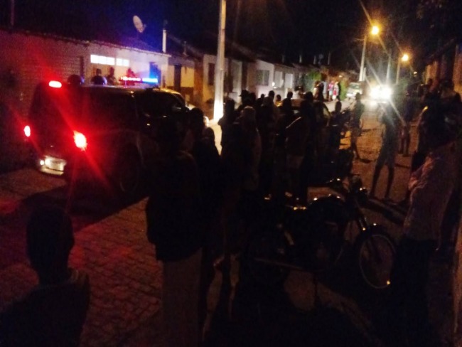 Um morto e dois feridos no bairro Jos Cavalcante em Miguel Calmon na noite deste domingo (2)