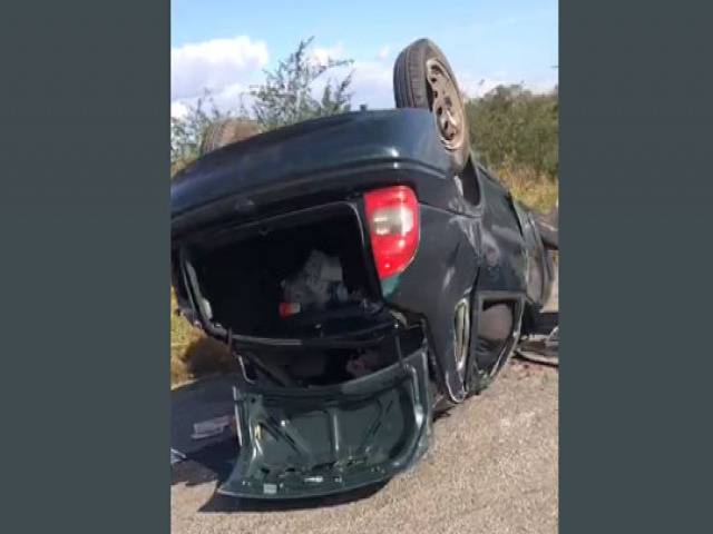 Homem fica ferido aps carro capotar entre Valente e Santaluz