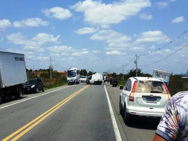 Coliso frontal na BR-324 deixa uma vtima fatal em Riacho do Jacupe