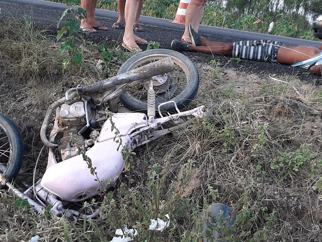 Homem sofre queda de moto na BR 324, no distrito do Junco de Jacobina