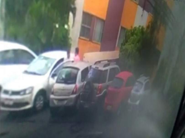 Salvador: Homem leva carro em Vila Laura, veja vdeo