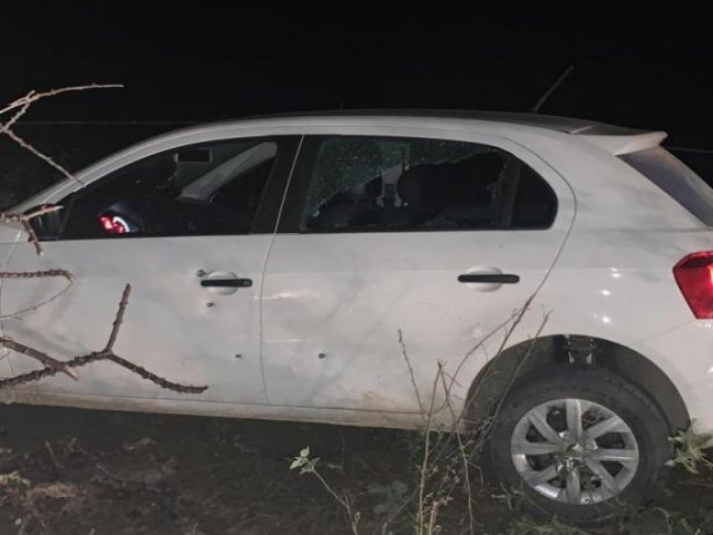 Ponto Novo: Candidato a prefeito tem carro crivado de balas durante visita na zona rural