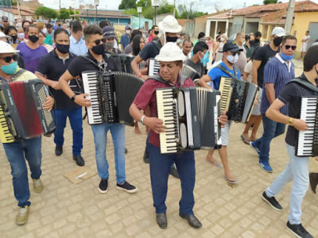 Quixabeira: Muita emoo e homenagens no ltimo adeus ao sanfoneiro Antuzio, veja vdeo