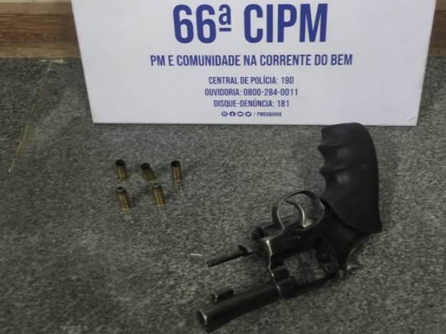 Homem morre em troca de tiros no bairro Gabriela; PM apreende arma e recupera veculo