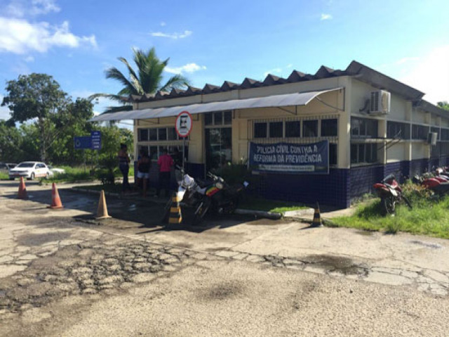 Idoso de 75 anos  preso ao se masturbar em frente a criana de 10 anos na Bahia e tenta subornar policiais com R$ 5 mil