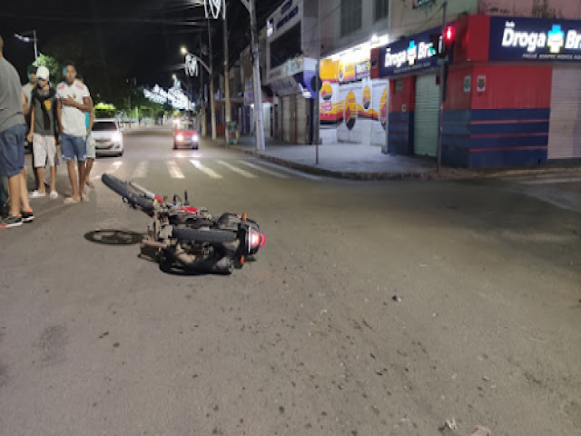 Motociclista fica ferido ao colidir com carro no centro de Jacobina