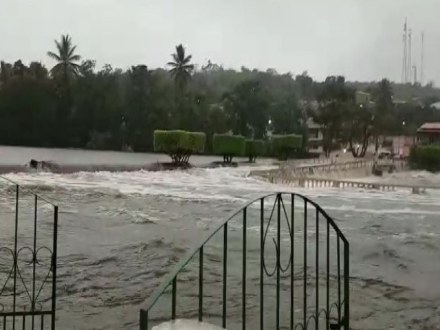 Rio Baiano transborda e inunda acessos a cidade de Andara-BA aps muita chuvas, veja vdeo