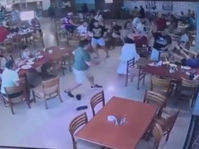 Feira de Santana: Empresrio tenta esfaquear advogado dentro de churrascaria, veja vdeo