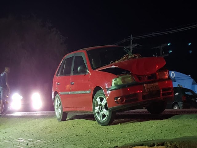 Condutor de Gol colide na traseira de veculo Celta na Avenida Centenrio em Jacobina