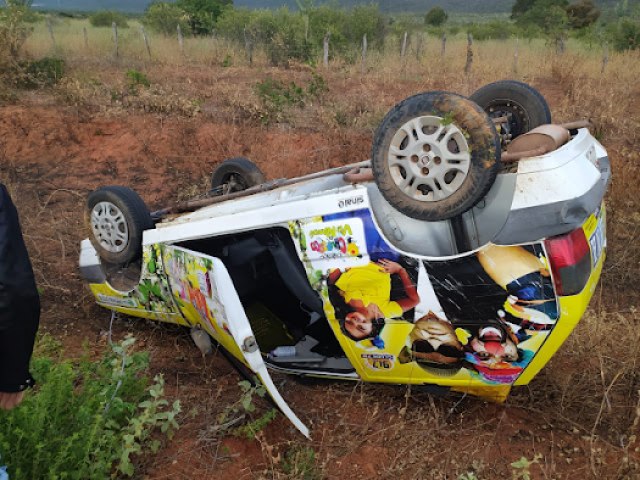 Radialista Jnior Silva da Clube FM sofre acidente de carro na BR 324 em Ourolndia
