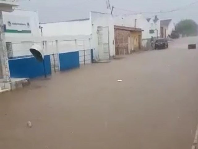Jacobina: Chuva causa alagamentos no distrito de Lages do Batata