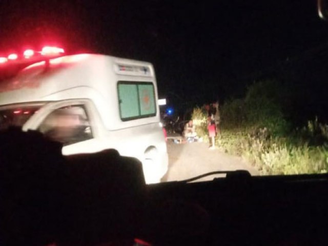 Dois homens ficam feridos aps moto colidir em cavalo solto na pista em Santaluz