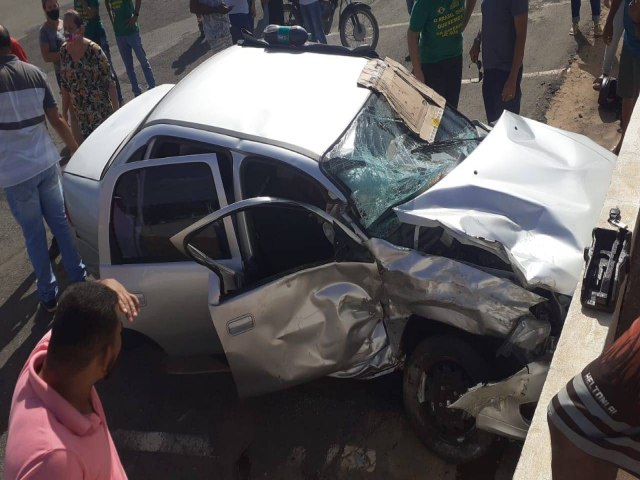 Barreiras: Grave acidente na sada para Salvador deixa uma pessoa ferida.