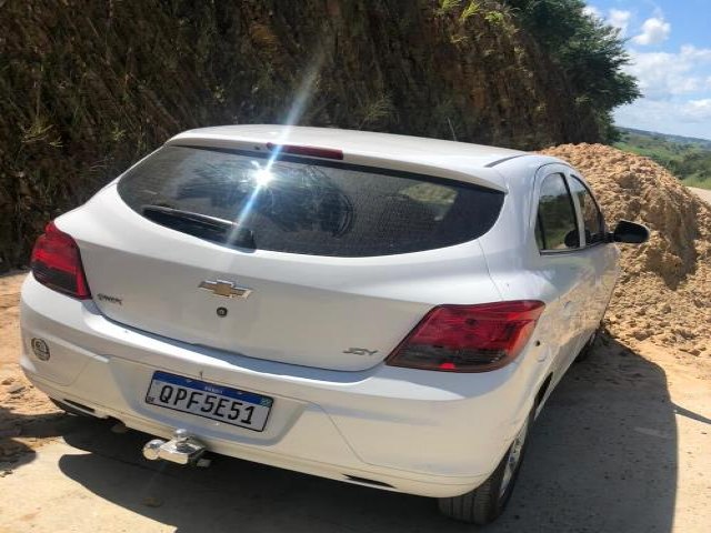 Carro de mdico de Araci  encontrado abandonado e trancando. Ele continua desaparecido