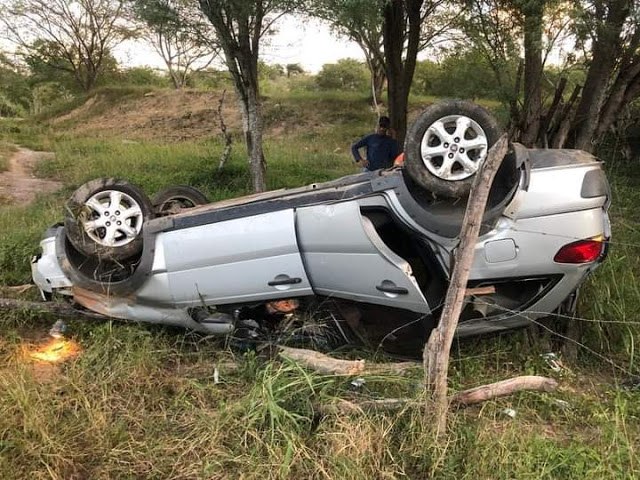 Carro capota na BA 131 no municpio de Sade; beb a bordo sai ileso