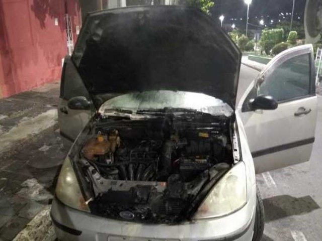 Jacobina: Famlia tem carro incendiado e pede mais segurana na Praa da Misso