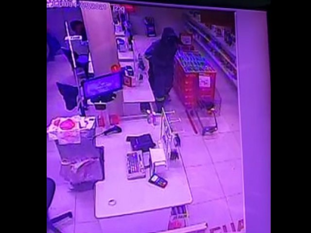 Ladres invadem loja da Americanas em Conceio do Coit, roubam dinheiro do caixa e levam celulares de clientes