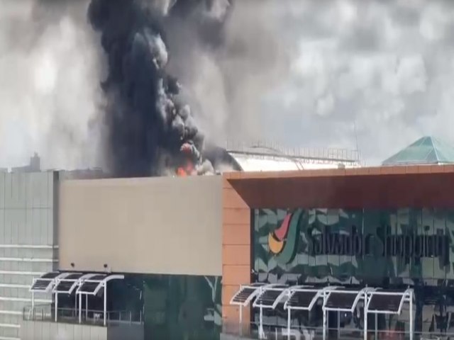Chamas em restaurante provocam incndio na Praa de Alimentao de shopping em Salvador
