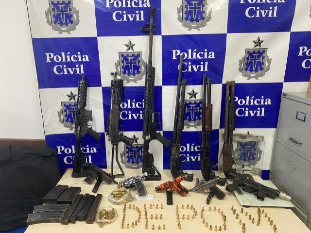 Operao policial apreende arsenal do trfico em Salvador