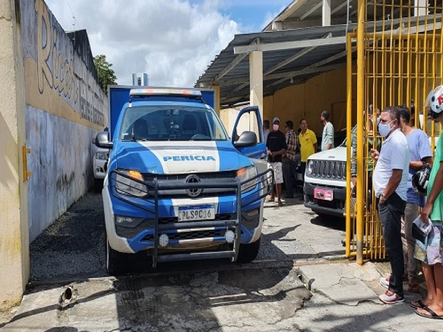 Feira de Santana: Empresrio  assassinado em loja de veculos na Avenida Maria Quitria